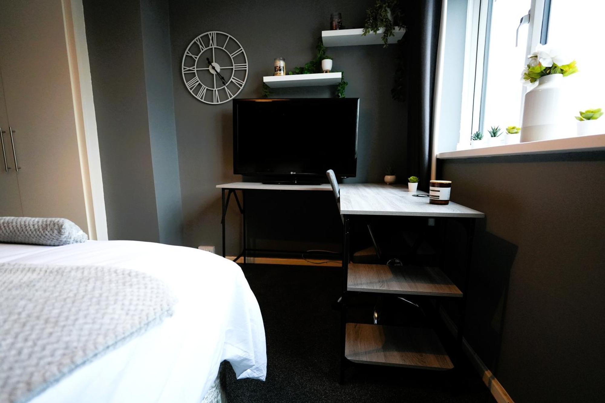 Detached Homestay - Super, King & Double Rooms - Leyland, Preston, Chorley, Lancashire Dış mekan fotoğraf